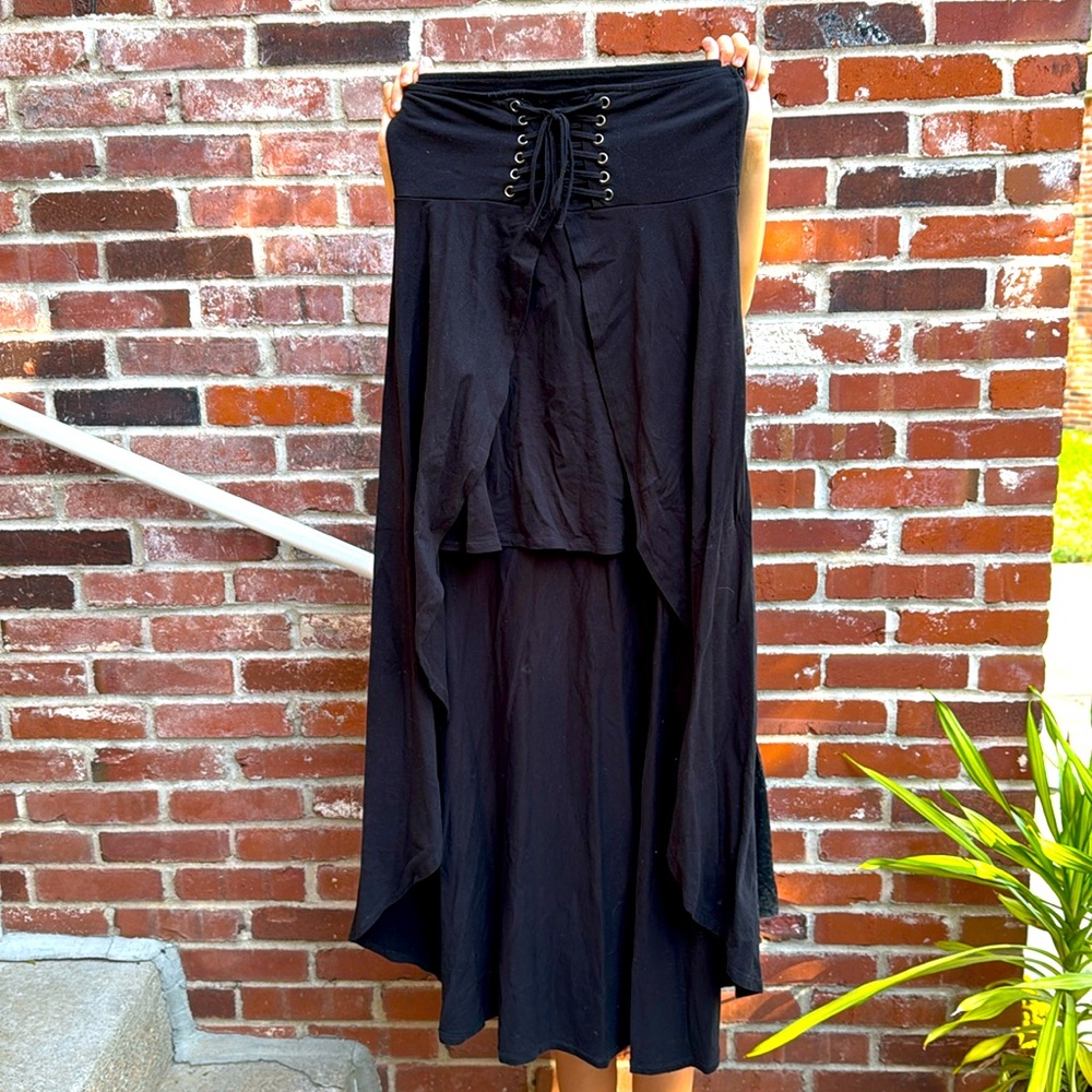 Hot topic maxi skirt in black, medium